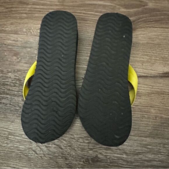 Unbranded Yellow Flip Flops Size 6 - Picture 5 of 5